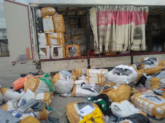 Θράκη: Ένα φορτηγό με 15 τόνους «μαϊμού» προϊόντα [ΦΩΤΟ]