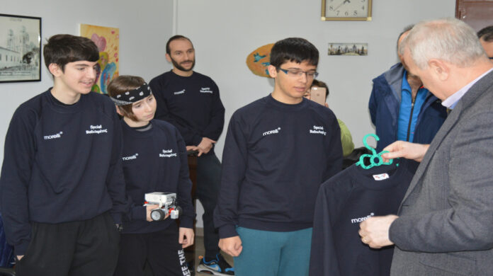 Τρεις μαθητές του Ειδικού Γυμνασίου στον Περιφερειακό Διαγωνισμό Ρομποτικής στην Ξάνθη