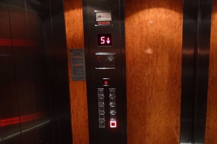 Ξάνθη: Έκαναν Ανάσταση μέσα στο ασανσέρ