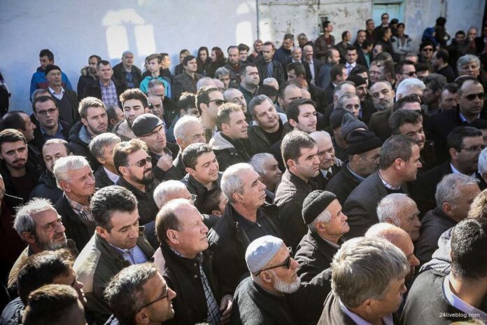 Ουρές στο τζαμί της Κομοτηνής για τον Ερντογάν - ΦΩΤΟ