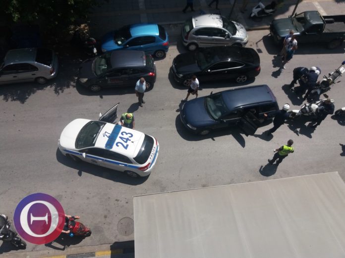 Συμπλοκή αστυνομικών με διακινητή μεταναστών μέσα στην Ξάνθη - ΒΙΝΤΕΟ