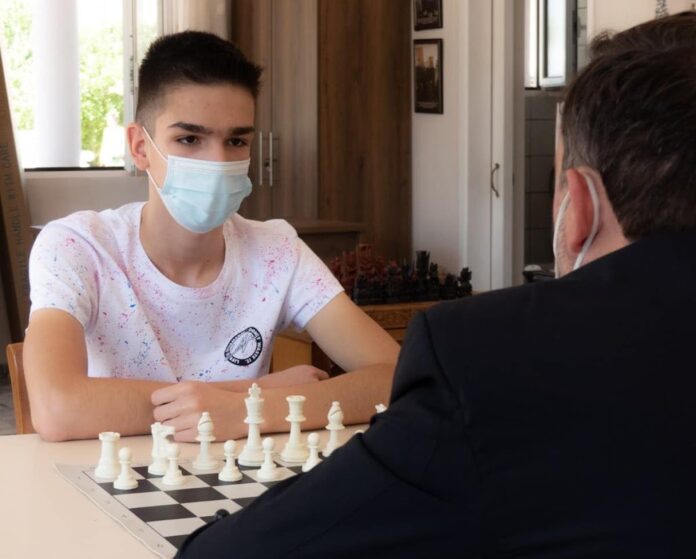 Ένας 14χρονος πρωταθλητής στο σκάκι από τις Φέρες