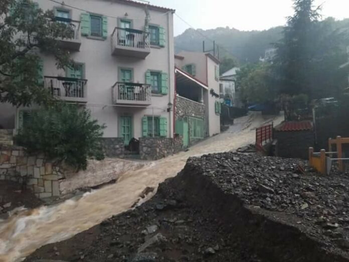 Κακοκαιρία στη Θράκη - Πλημμύρες και κατολισθήσεις από σφοδρή καταιγίδα στη Σαμοθράκη