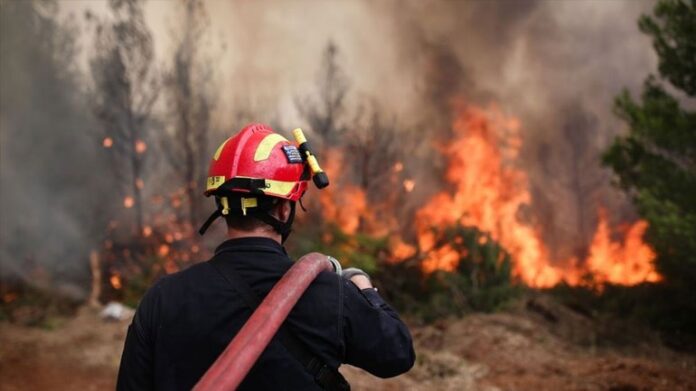 Υπό μερικό έλεγχο η πυρκαγιά σε δασική έκταση κοντά στον οικισμό Κίρκη
