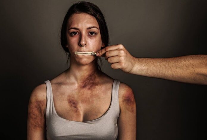 ΑΜΘ: 1.001 καταγγελίες ενδοοικογενειακής βίας την πενταετία 2016-2020