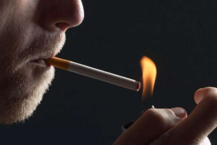 Κάπνισμα και κορωνοϊός: Τι δείχνουν οι έως τώρα έρευνες