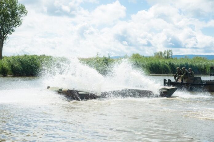 Μεγάλη επιχειρησιακή άσκηση πλωτών μέσων στο Δ' Σώμα Στρατού στη Θράκη