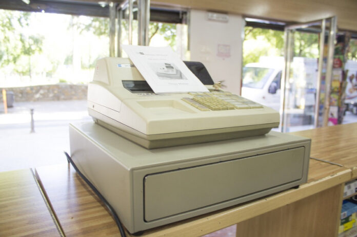 ΑΑΔΕ: Δίνει νέα παράταση για απόσυρση ταμειακών μηχανών