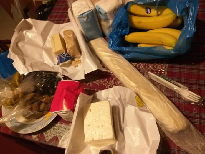 Έβρος: Μοιράζουν τρόφιμα σε στρατιώτες και αστυνομικούς
