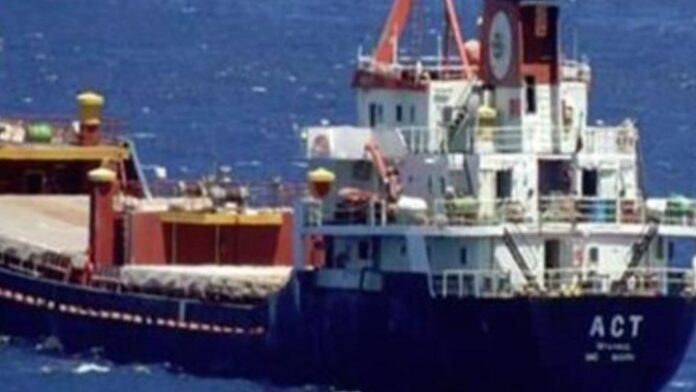 Θρίλερ στο Αιγαίο: Το Λιμενικό άνοιξε πυρ εναντίον φορτηγού πλοίου με τουρκική σημαία - ΒΙΝΤΕΟ