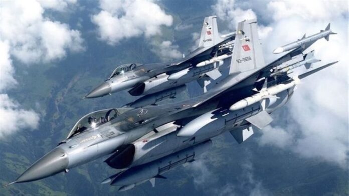 Ελληνοτουρκικά: 29 παραβιάσεις και 3 εικονικές αερομαχίες στο Αιγαίο