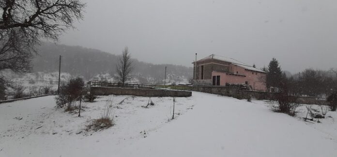 Χιόνια στην ορεινή Ξάνθη και κλειστά σχολεία στη Μύκη