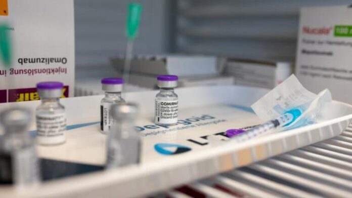 Γαλιατσάτος: Ίσως χρειαστεί να εμβολιαζόμαστε για πέντε ακόμη χρόνια
