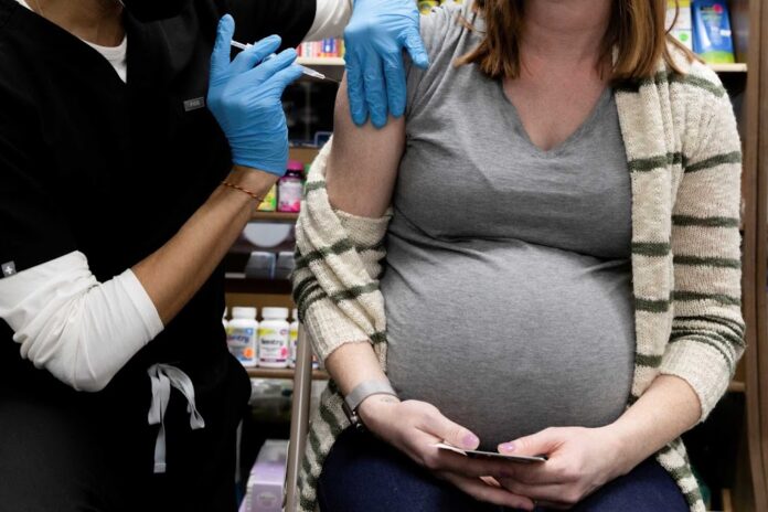 Συναγερμός για τις ανεμβολίαστες εγκύους – 27 νοσηλείες στη βόρεια Ελλάδα