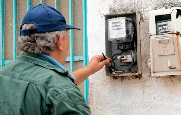 Επανασύνδεση ρεύματος σε άπορους από τον Δήμο Αβδήρων