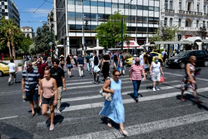 Τα ελληνόπουλα φεύγουν από το σπίτι των γονιών τους μετά τα 29