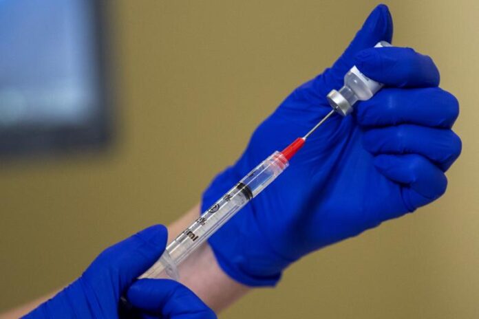 Εμβολιασμός: Ανοίγει την Παρασκευή η πλατφόρμα για τις ηλικίες 65-69