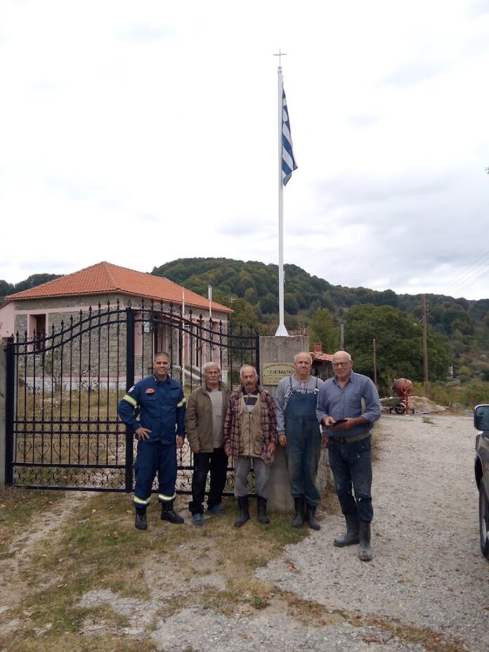 Ξάνθη: Ύψωσε ελληνική σημαία στον Λειβαδίτη η Πυροσβεστική