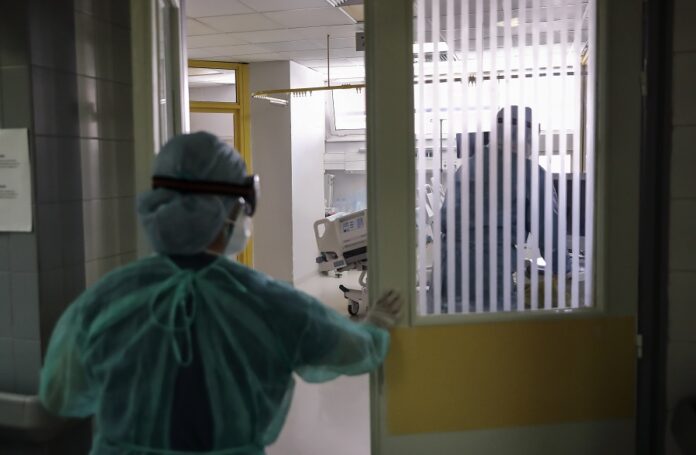 “Κραυγή αγωνίας” για τα νοσοκομεία: Έρχονται 15-15 τα περιστατικά