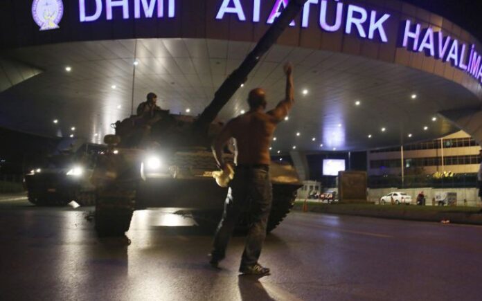 «Βροχή» τα ισόβια στη Τουρκία για το αποτυχημένο πραξικόπημα