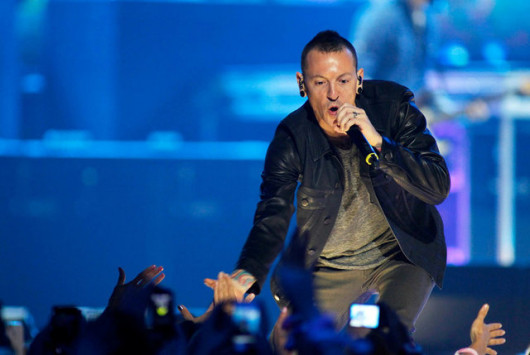 Κρεμάστηκε ο τραγουδιστής των Linkin Park
