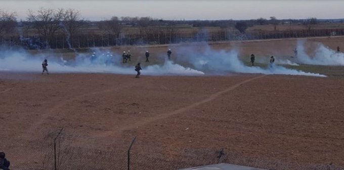 Έβρος: Τούρκοι αστυνομικοί ρίχνουν χημικά και καπνογόνα (BINTEO)
