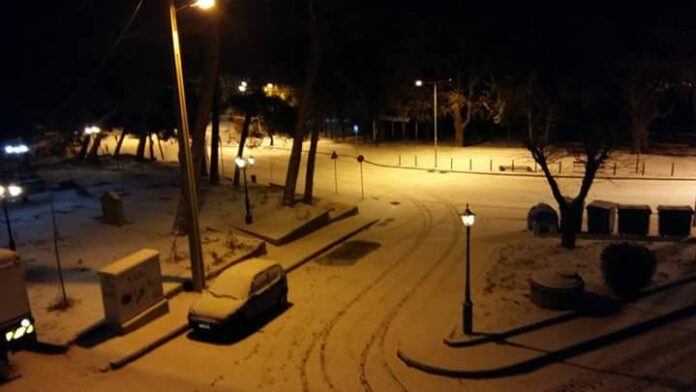 Στα λευκά ξύπνησε η Ξάνθη - Χιόνι και κλειστά Σχολεία τη Δευτέρα