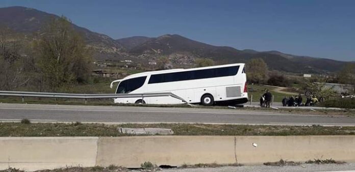 Ξάνθη: Τροχαίο με τουριστικό λεωφορείο στην Εγνατία