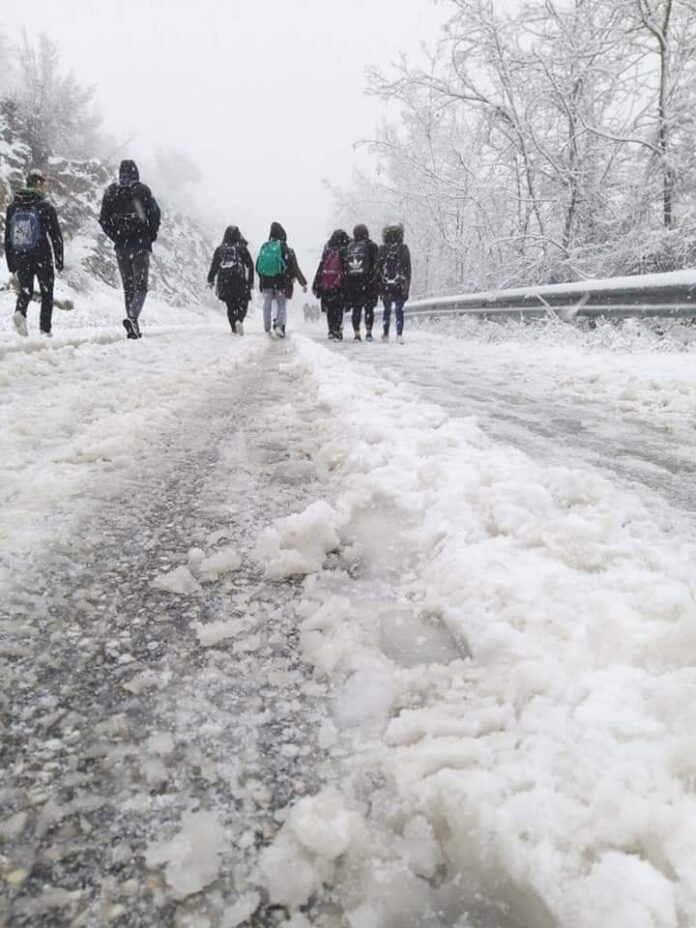 Ξάνθη: Επιστροφή από το σχολείο μέσα στο χιόνι