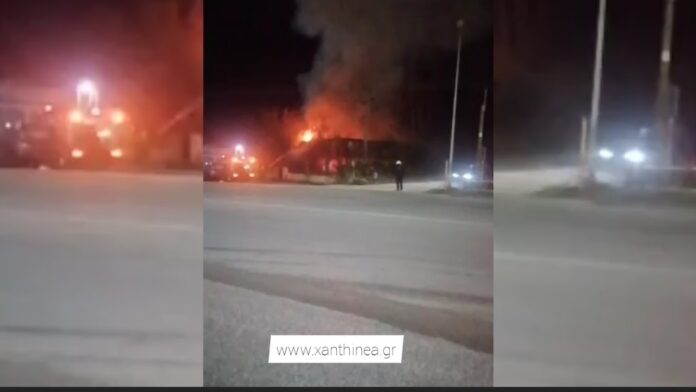 Πυρκαγιά κατέκαψε κλειστό εστιατόριο στην Ξάνθη [ΒΙΝΤΕΟ]
