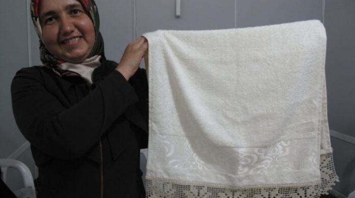 Ξάνθη: Οι γυναίκες της Κοτύλης δεν σταματούν να πλέκουν