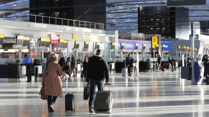 Europol: Κυκλοφορούν πλαστά πιστοποιητικά αρνητικών τεστ στα αεροδρόμια