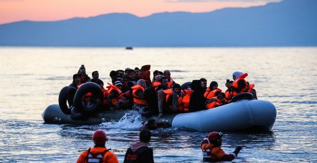 Θράκη: Πνευστή λέμβος γεμάτη παράνομους μετανάστες