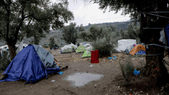 Ορεστιάδα: Αλλοδαπή θα εφοδίαζε μετανάστες με πλήθος πλαστά έγγραφα