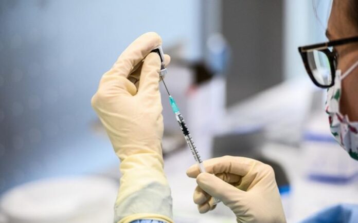 Εμβόλιο: Ο ΕΟΦ διερευνά το περιστατικό παράλυσης νοσηλεύτριας