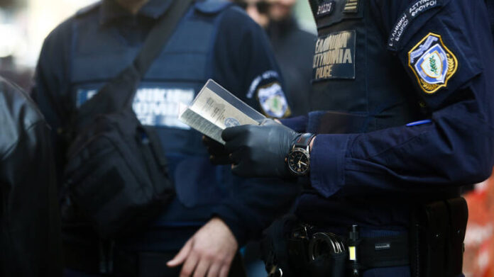 Κορονοϊός: Συλλήψεις στην ΑΜΘ - Αψήφησαν τα νέα μέτρα