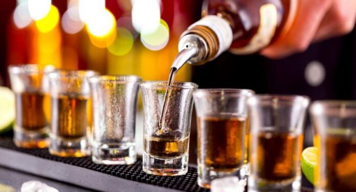 Πίνετε για να ξεχάσετε; Κακώς γιατί σύμφωνα με νέα έρευνα το αλκοόλ βελτιώνει τη μνήμη