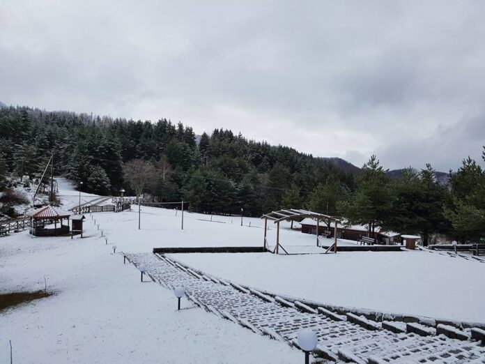 Στα λευκά ντύθηκε το Δασικό Χωριό στην Ξάνθη - Ανοιξιάτικο χιόνι (+ΒΙΝΤΕΟ)