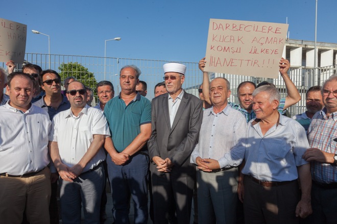Στο πλευρό του Ερντογάν μουσουλμάνοι στην Θράκη - Διαδήλωσαν ενάντια στο πραξικόπημα
