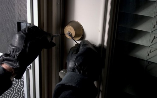 «Άνοιξαν» διαμέρισμα στην Ξάνθη και άρπαξαν 1 ρολόι – Πολίτης τους είδε και κάλεσε την Αστυνομία