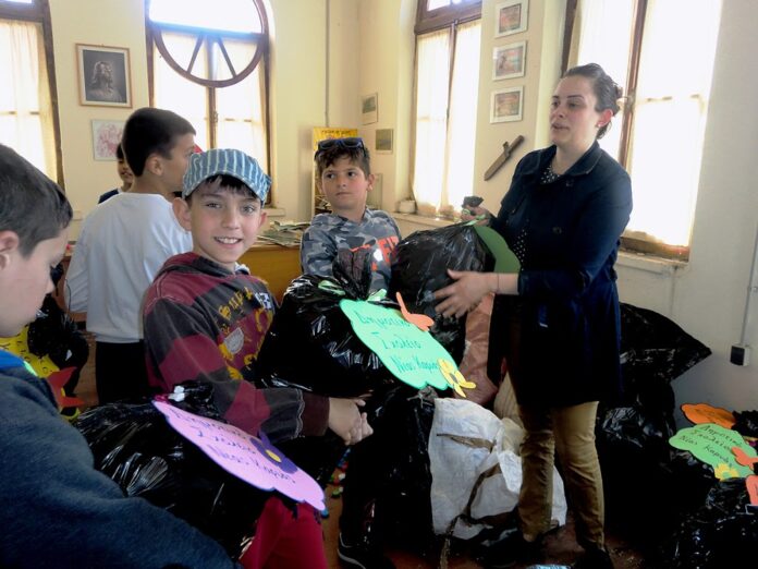 Το Δημοτικό Σχολείο Νέας Καρυάς κάνει πράξη τον εθελοντισμό