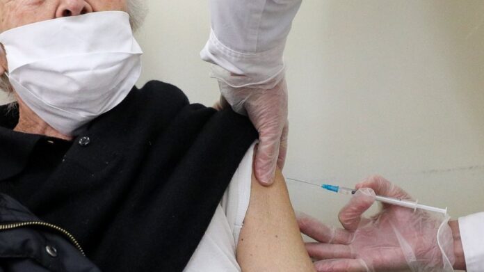 Εμβολιασμοί: Ανοίγει στις 18:00 η πλατφόρμα για τα ραντεβού στις ηλικίες 80-84