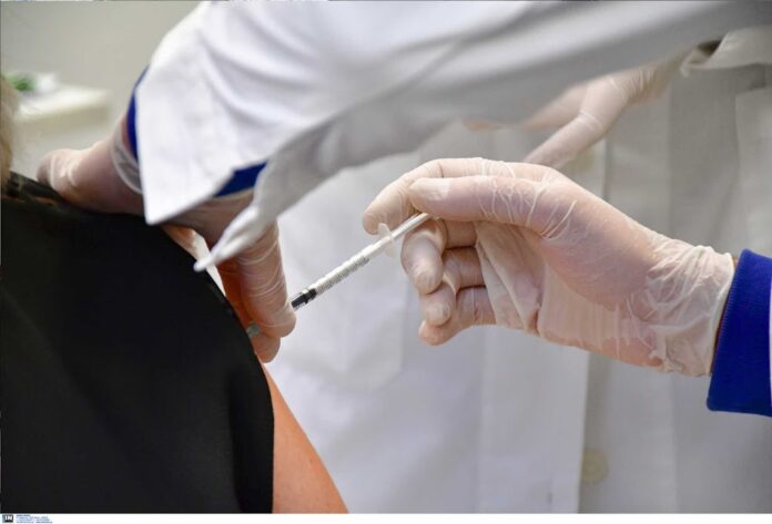 Σχέδιο για κατ’ οίκον εμβολιασμούς – Ποιους αφορά