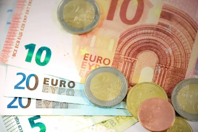 Πιστώνεται σήμερα το επίδομα 800 ευρώ - Ποιους αφορά!