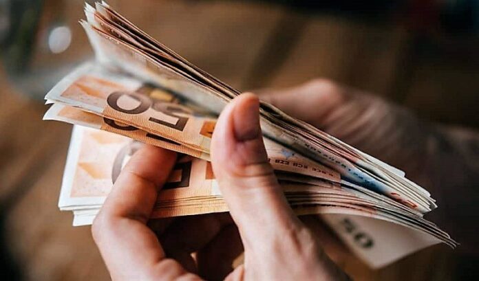 Επίδομα 400 ευρώ: Πότε θα καταβληθεί στους νέους δικαιούχους