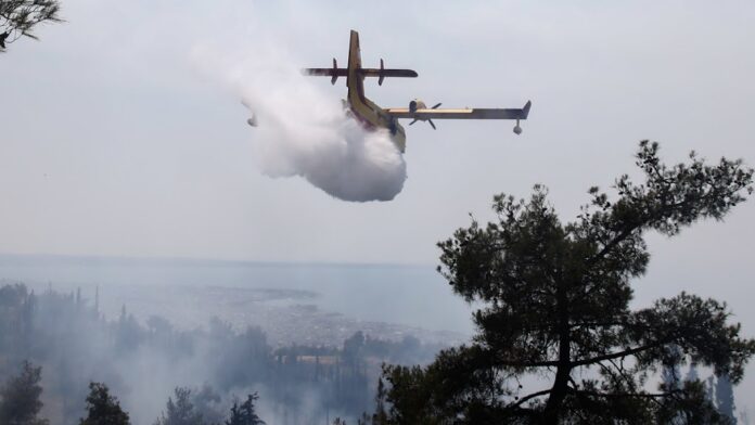 Πυροσβέστες και εναέρια μέσα από 7 χώρες στην Ελλάδα
