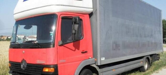 Θράκη: Στοιβαγμένοι σε κρύπτη στην οροφή φορτηγού αυτοκινήτου εντοπίστηκαν 14 μετανάστες