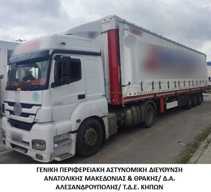 Θράκη: Μετέφερε παράνομα 26 μετανάστες σε φορτηγό – Χειροπέδες σε 32χρονο στην Εγνατία