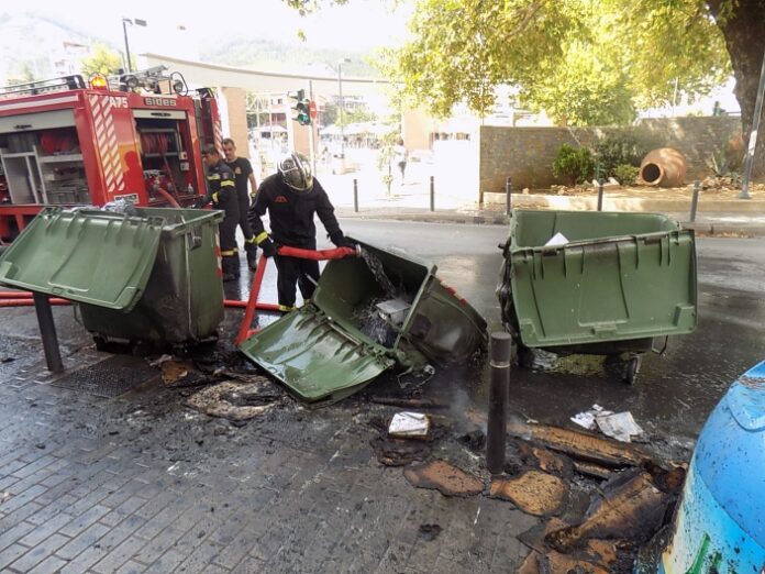 Φωτιά στους κάδους απορριμμάτων στην Κεντρική Πλατεία Ξάνθης - Πυρκαγιά και στο Μικρό Τύμπανο