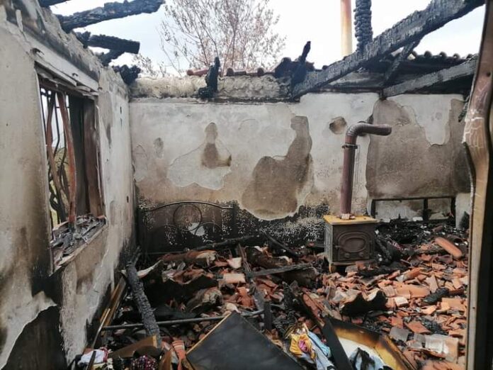 Τραγωδία στα Μάγγανα - Είδε το σπίτι της να γίνεται στάχτη